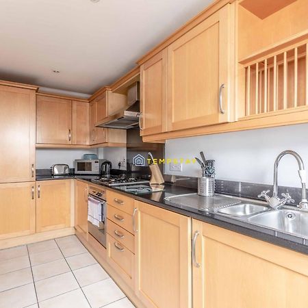 Perfect Spot In Central Windsor & Free Parking! المظهر الخارجي الصورة