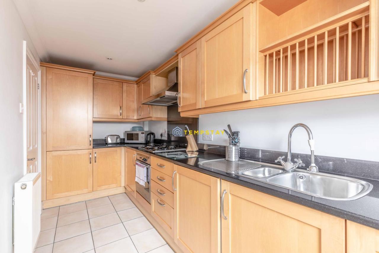 Perfect Spot In Central Windsor & Free Parking! المظهر الخارجي الصورة