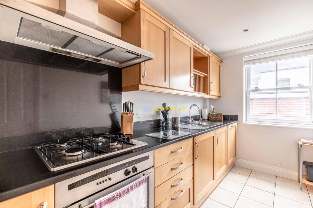 Perfect Spot In Central Windsor & Free Parking! المظهر الخارجي الصورة