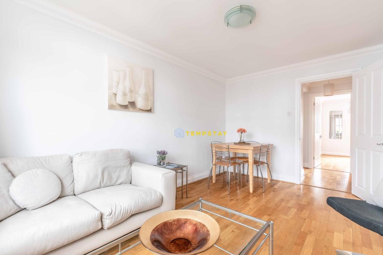 Perfect Spot In Central Windsor & Free Parking! المظهر الخارجي الصورة