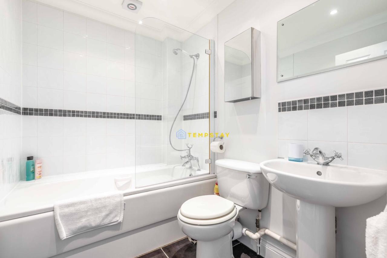 Perfect Spot In Central Windsor & Free Parking! المظهر الخارجي الصورة