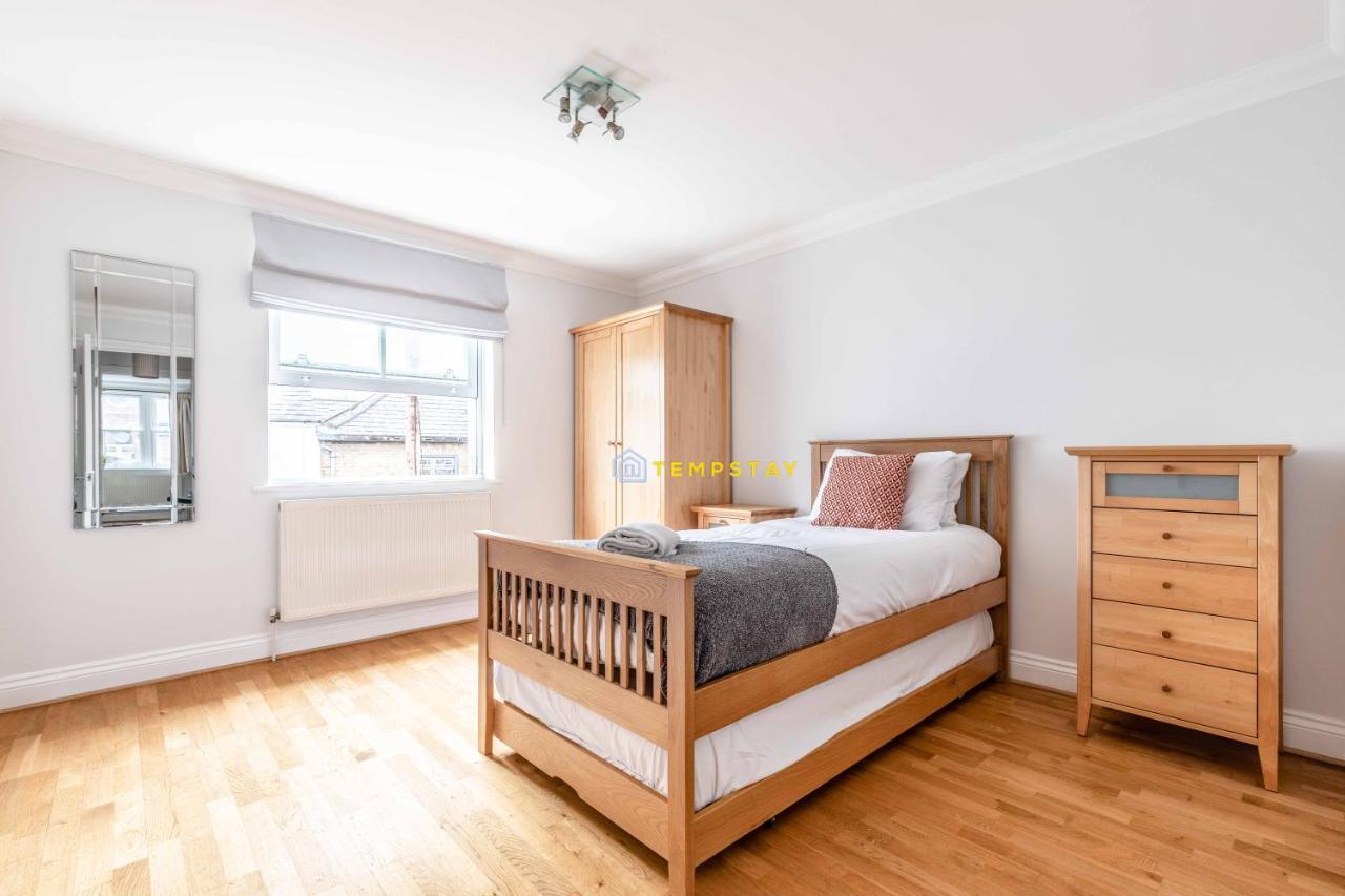 Perfect Spot In Central Windsor & Free Parking! المظهر الخارجي الصورة